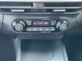 「オートエアコン」付き一年中快適な室内を提供!車内温度を設定すると、風量を自動で調節してくれます。さらに前席シートヒーターつき(^^)/