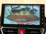【バックカメラ】 駐車時に車両後方の様子を見ることができるので、運転の不安を軽くします。