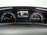 各操作スイッチは使いやすい位置に配置され、とっても見やすいメーターです。夜間時はラグジュアリーな気分にさせてくれる照明が魅力ですので、夜のドライブも楽しみになりますよ♪