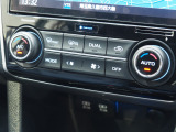 フルオートエアコンが装備されています!お好みの温度設定をするだけでエアコンの風量やモードの切り替えを自動でコントロールしてくれます!ユーザーの操作が少なく燃費走行にもつながります!