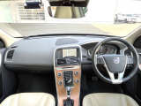 XC60 最終モデルT5クラシック入庫です!パワーシートやシートヒーターなど快適装備盛りだくさん♪もちろんボルボが世界に誇る安全機能も多数装備されております。