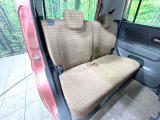 後部座席も気になるようなキズ・汚れやへたり等、大きなダメージはなく、良好な状態です。