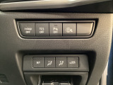 安全装置のスイッチは運転席パネル下に集約されています。任意で切り替え可能なため状況に合わせてお使いください。