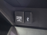 USBオーディオ用ソケットがついていますので携帯電話等対応機器を接続すれば音楽等を再生することができます!