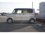 Honda SENSINGとは衝突を予測してブレーキをかけたり、前のクルマとちょうどいい距離でついていったりできる多彩な安心、快適機能を搭載した先進の安全運転支援システムです。