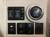 後部の左右のスライドドアは両側ともに電動スライドドアになっております☆エンジンスタートはプッシュボタンを押してエンジンスタートになっております☆