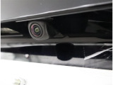 バックモニター付なので後退時に後方が見えるので安心。 車は構造上、死角がたくさんなので万が一を考えると必須ですね。 あくまで補助の為の装備、バックは目視で確認する事が重要ですよ。