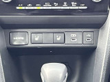 HDMI端子。  シートヒーター付きです。寒い日も快適なドライブが楽しめます♪  充電用USB端子付き。スマートフォンなどの充電に便利です。