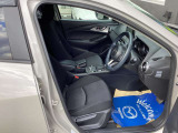 マツダ車のシートは人間工学に基づき設計されています。人の骨盤を支える様にシート内部の素材を研究し開発されていますのでロングドライブでも疲労を感じにくいのが特徴です☆