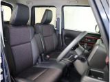 シート位置が高く広くて使いやすい室内空間です。ガラスが大きいので開放感があり、視界が良いので運転しやすいです♪