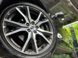 【純正17インチアルミホイール】外観にマッチした純正アルミホイールを装着しております。各種社外アルミホイールや、スタッドレスタイヤも取扱いしております。是非ご相談ください♪