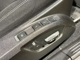 細かな調整が可能な電動パワーシートに3人分まで登録可能なシートメモリーを搭載。