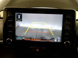 【バックモニター】・・・気になる後ろの見通しも、車庫入れに大活躍☆運転が困難な場所でも、しっかりサポート!心強い味方のモニターです♪