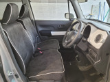 操作性に優れた運転席となります!小物入れや各ボタンの配置にこだわり、使いやすいです!座り心地もよく視認性も良好なのでロングドライブもお任せ下さい!