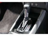 扱いやすい位置に配置されたフロアオートマチックです☆CVTを採用で滑らかでスムーズな走りが楽しめますよ♪