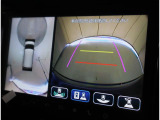 前後左右4つのカメラを合成して上から見ているような感覚で駐車を行っていただけます♪ 切り替えスイッチであらゆるカメラモードに切り替えが可能です!