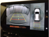 パノラミックビューモニター付きです。車両を上から見たような映像をディスプレイオーディオ画面に表示。運転席からの目視だけでは見にくい、車両周辺の状況をリアルタイムでしっかり確認できます。
