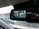 アラウンドビューモニターをバックミラーに表示することもできます♪