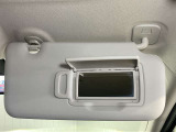 【運転席サンバイザー】鏡が付いているのでメイク直しなどにも便利★