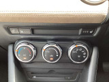 便利なオートエアコン装備となっております。