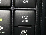【エコモード】 ・・・アクセル操作に対する駆動力を穏やかにすると同時に暖房・冷房の効き具合を抑えるなど、燃費重視の制御に。