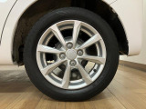 純正14インチアルミホイールを装備しています★デザインも人気のアルミホイールですよ★