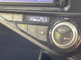 【オートエアコン】一度お好みの温度に設定すれば、車内の温度を検知し風量や温度を自動で調整。暑い&hellip;寒い&hellip;と何度もスイッチ操作をする必要はありません。快適な車内空間には必須の機能ですね♪