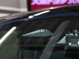 【プリクラッシュセーフティシステム】ミリ波レーダーと単眼カメラを併用したセンサーで前方の車両と昼夜歩行者・自転車/昼間自動二輪車を検知し、それに基づく統合的な制御により、事故の回避や衝突被害の軽減を