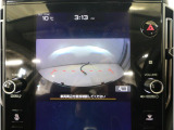 ■人気のフロントビューモニター装備。フロントグリルのカメラ映像を11.6インチディスプレイに表示。自車の前方の様子が確認可能です。見通しの悪い交差点や駐車・発進時などの前方確認をサポートします。