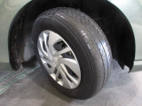 タイヤは ヨコハマ ブルーアース 2023年製がついています。他にも見たいところ、知りたいことなどございましたらお気軽にお問い合わせくださいませ。 専門スタッフが丁寧にお答えいたします。