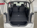 後部座席をたたむとこんなに広いスペースが!