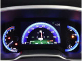 とっても見やすいメーターです。夜間時はラグジュアリーな気分にさせてくれる照明が魅力ですので、夜のドライブも楽しみになりますよ♪