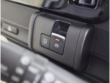 電動パーキング採用☆スイッチで簡単に操作が可能に。ホールド機能も付いており毎日の運転をストレスなく快適に♪