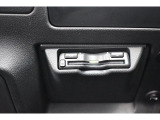 ETCは運転席インパネ右下に専用カバーによって埋め込まれています