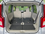 普段のお買い物や通勤、送迎等に十分な荷室スペースを確保しております。セカンドシートを倒すと、大きな荷物の積載も可能です♪