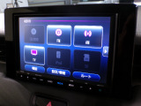 CD、DVD、Bluetooth、AM、FM、AUX、スマートフォン接続ができます。
