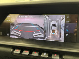 サラウンドビューモニターは、車両周囲のカメラ映像を合成し、上から見たように表示して駐車や安全確認を支援する機能です。