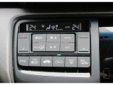 オートエアコンは左右席で独立温度コントロールが可能です。運転席はキンキンに冷やして助手席はマイルドにと言った設定が可能です☆車内の温度を快適に設定出来ます。