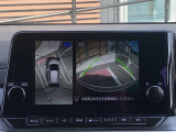 アラウンドビューモニター。上空から見下ろしているような映像で、スムースな駐車をサポートします。