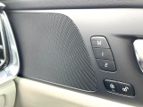 【ハイパフォーマンス・オーディオシステム】専用設計された純正のハイパフォーマンス・オーディオシステムは、鮮明でナチュラルなサウンドをお楽しめる標準オーディオシステムです。