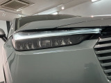 LEDヘッドライトは、点灯の瞬間から最大光量を発揮し、突然暗くなるトンネルなどでの安定感を高めます。