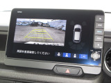 バックをするとき自動でリアの様子が映る『リアカメラ』付き! ナビ画面で確認しながらバックができますから安心ですね。でも、目視も大切ですよ!安全第一でお願いします!