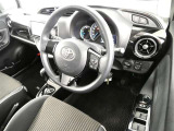 【運転席まわり】・・・ハンドルやシートなども隅々までクリーニング済み。キレイな車内でドライブがより一層快適にお楽しみいただけると思います。