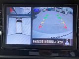 インテリジェント アラウンドビューモニター。上空から見下ろしている様な映像をモニターへ映し出し、スムーズな駐車をサポートします。さらに障害物検知センサー反応すると、警告表示、警告音により注意を促します