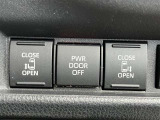両側電動スライドドアのスイッチ付です。車内からもスイッチひとつで楽にドアの開閉が可能です。電動なので開閉時に力を使う必要がなく、半ドアになることもありません!