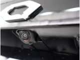 バックモニター付なので後退時に後方が見えるので安心。 車は構造上、死角がたくさんなので万が一を考えると必須ですね。 あくまで補助の為の装備、バックは目視で確認する事が重要ですよ。