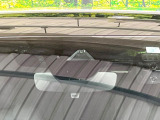 【スマートブレーキサポート】走行中に前方の車両等を認識し、衝突しそうな時は警報とブレーキで衝突回避と被害軽減をアシスト。より安全にドライブをお楽しみいただけます。