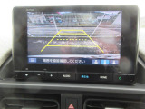 リアカメラ装備で後退時も安心です。リバース連動で画面が切り替わるのでとても便利です。