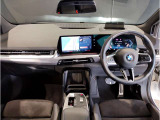 ☆センターパネルを運転席側に僅かに傾けたBMW独特のインパネ☆【駆け抜ける歓び】はここからもスタートしております☆