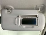 【運転席サンバイザー】鏡が付いているのでメイク直しなどにも便利★